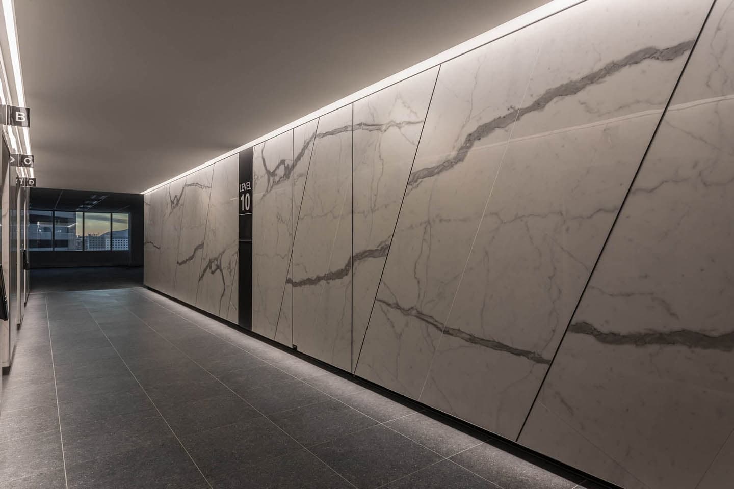 1 Market St Lift Lobby - 0959